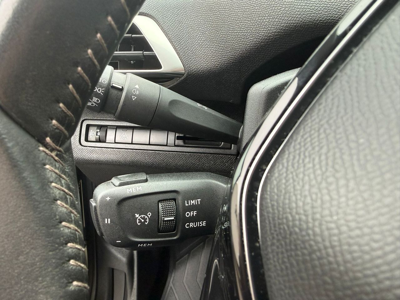 Peugeot 3008 1.5 BlueHDi 96kW (130CV) S&S Active - Foto 2