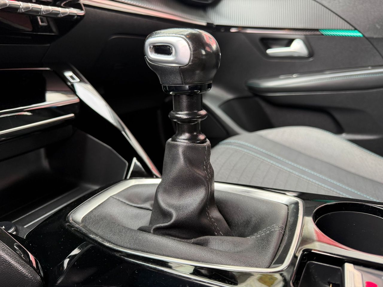 Peugeot 208 BlueHDi 73kW (100CV) Allure - Foto 2