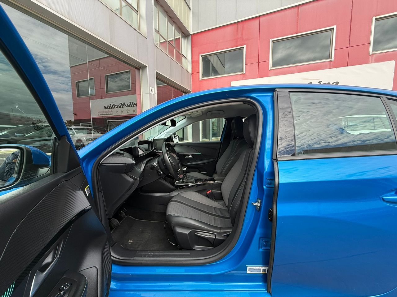 Peugeot 208 BlueHDi 73kW (100CV) Allure - Foto 2