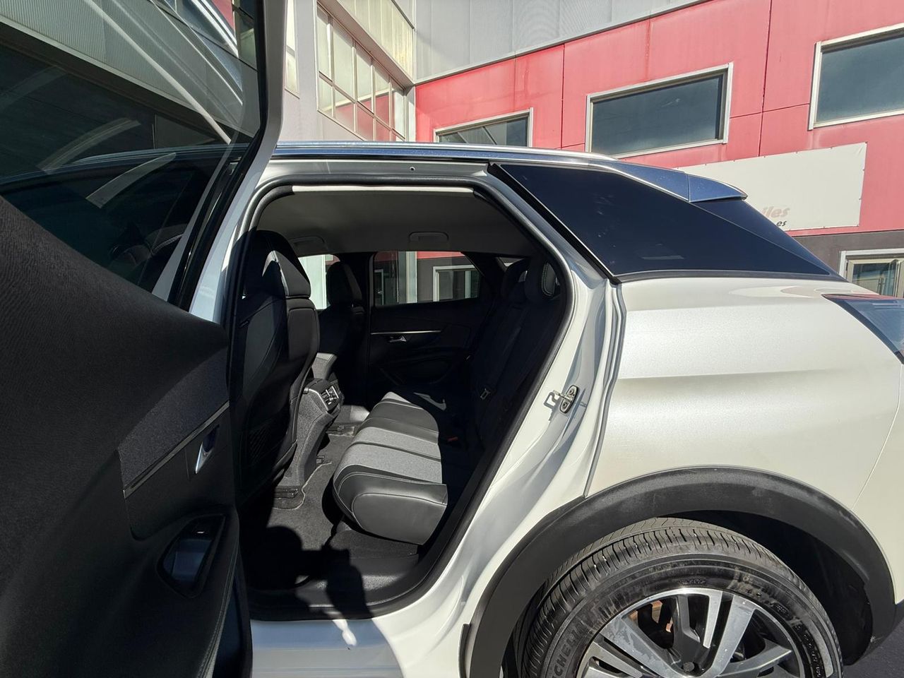 Peugeot 3008 1.5 BlueHDi 96kW (130CV) S&S Allure EAT8 - Foto 2