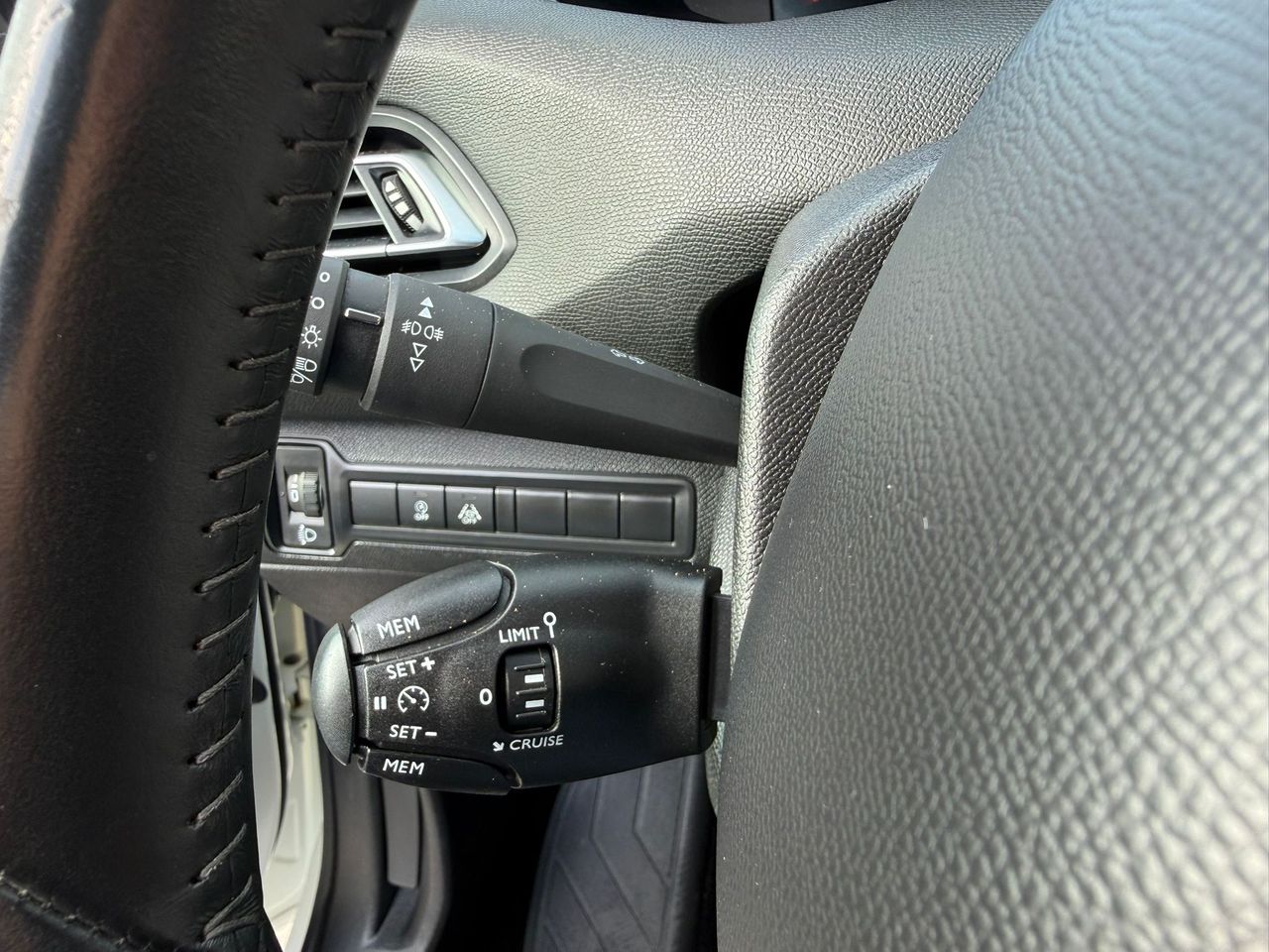 Peugeot 308 5p Active Pack BlueHDi 130 S&S - Foto 2