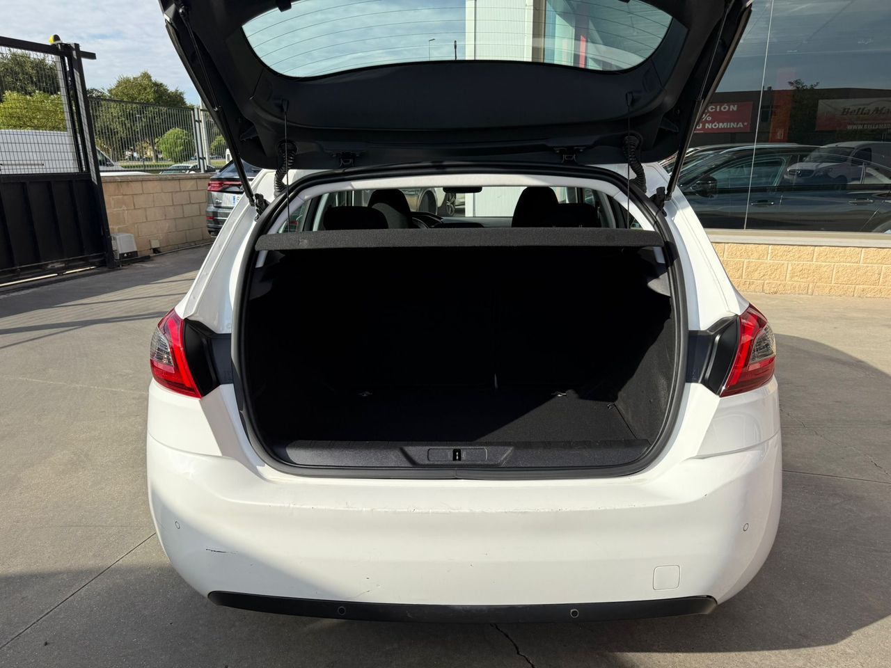 Peugeot 308 5p Active Pack BlueHDi 130 S&S - Foto 2