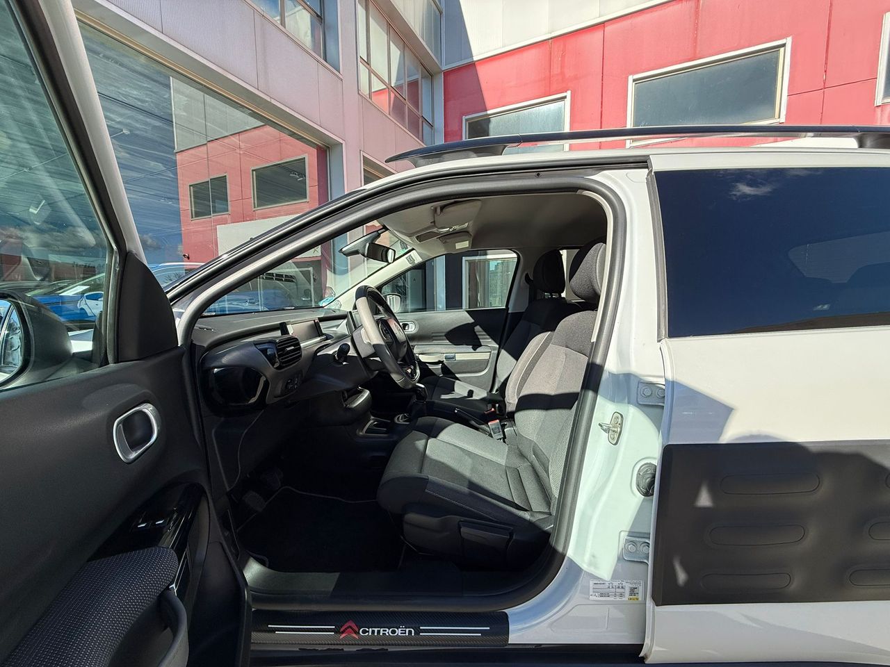 Citroën C4 Cactus BlueHDi 73KW (100CV) Shine - Foto 2