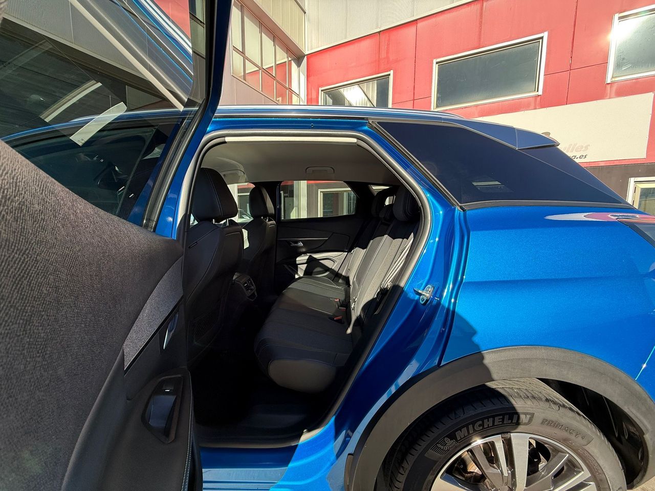 Peugeot 3008 1.5 BlueHDi 96kW (130CV) S&S Allure EAT8 - Foto 2