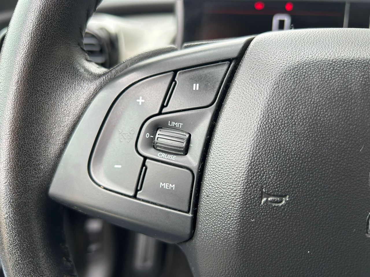 Citroën C4 Cactus BlueHDi 73KW (100CV) Shine - Foto 2