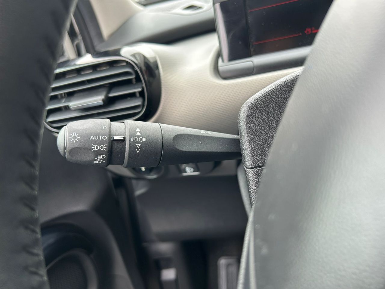 Citroën C4 Cactus BlueHDi 73KW (100CV) Shine - Foto 2