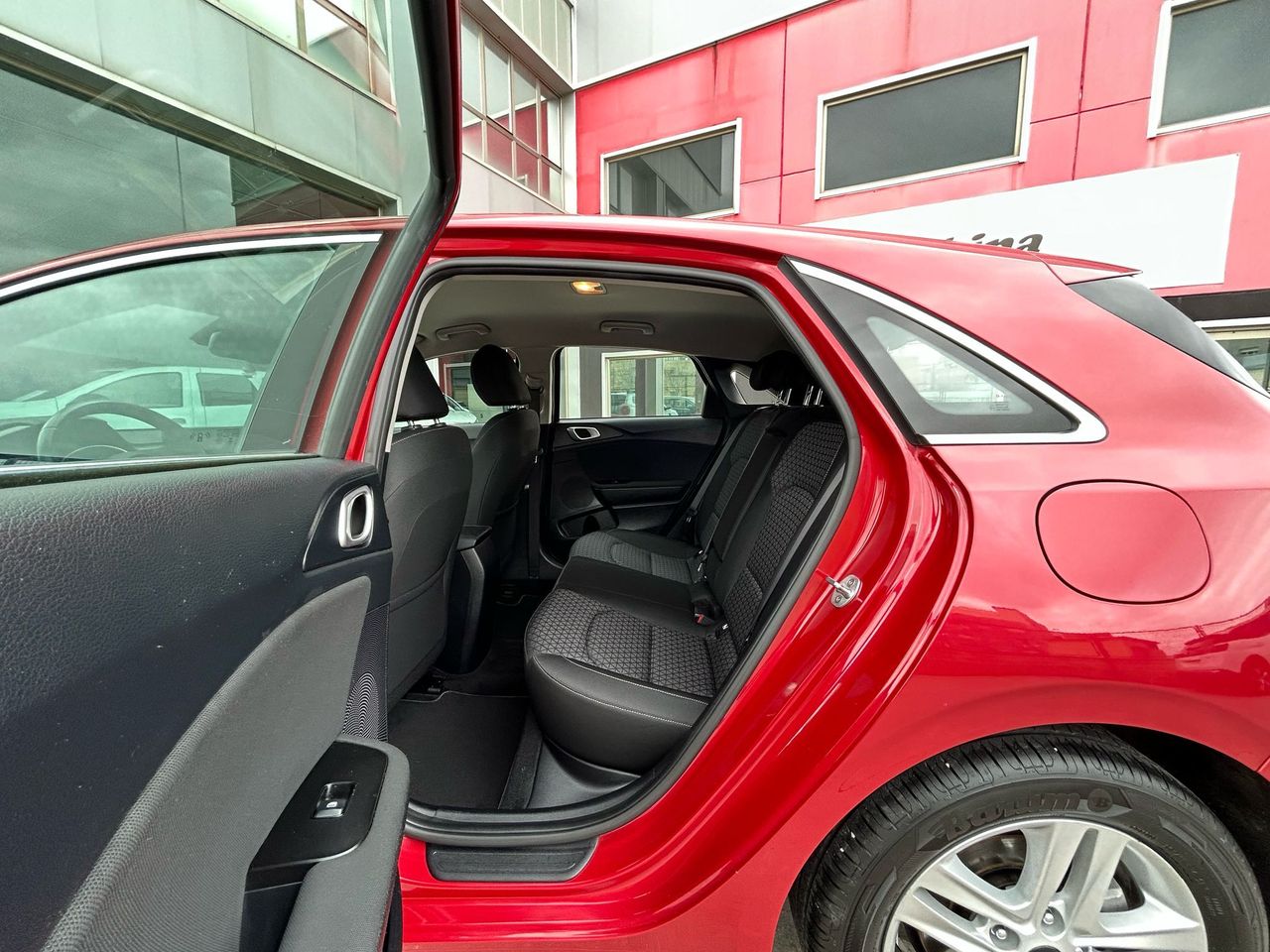 Kia Ceed 1.6 CRDi 85kW (115CV) Drive - Foto 2