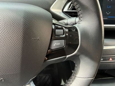 Peugeot 308 5p Allure Pack BlueHDI 130 S&S