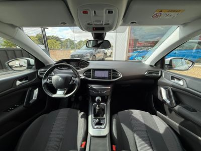 Peugeot 308 5p Allure Pack BlueHDI 130 S&S