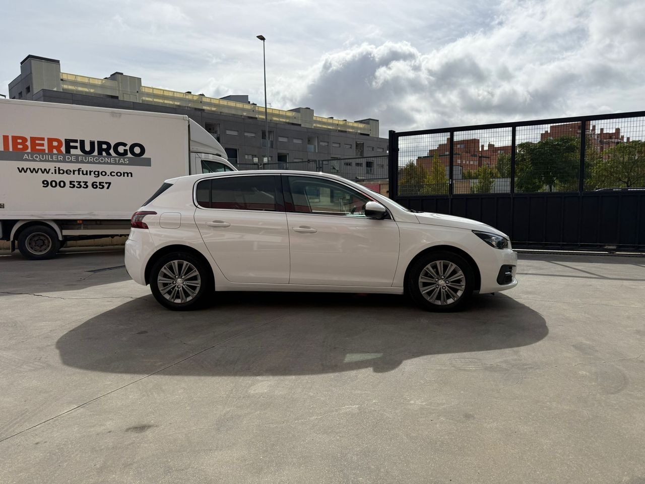 Peugeot 308 5p Allure Pack BlueHDI 130 S&S - Foto 2