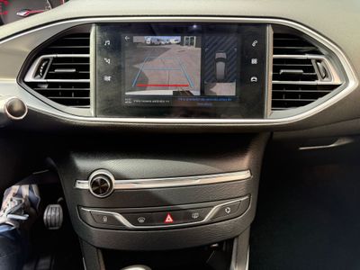 Peugeot 308 5p Allure Pack BlueHDI 130 S&S