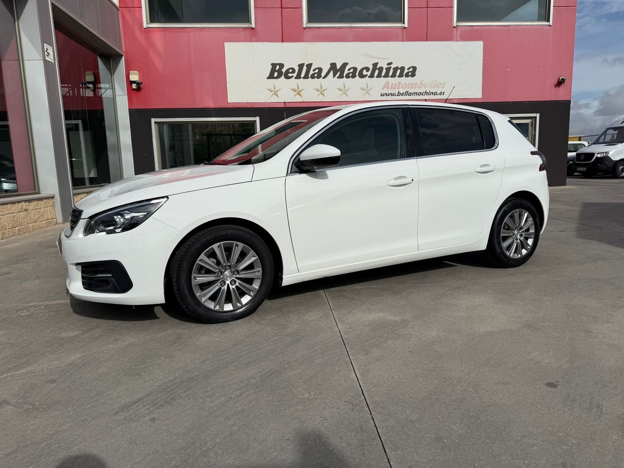 Peugeot 308 5p Allure Pack BlueHDI 130 S&S - Foto 2