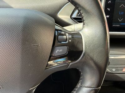 Peugeot 308 5p Allure Pack BlueHDI 130 S&S