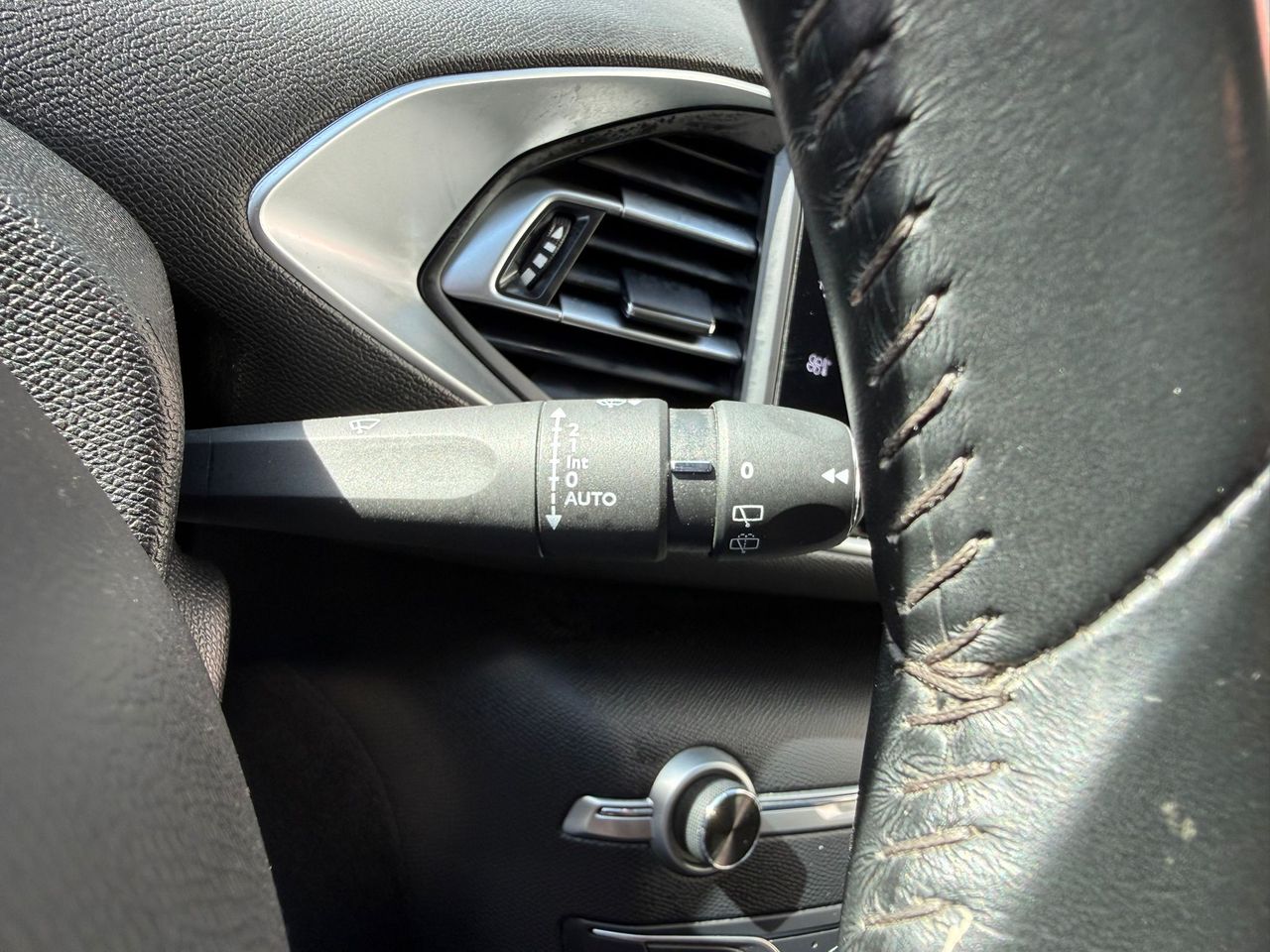 Peugeot 308 5p Allure Pack BlueHDI 130 S&S - Foto 2