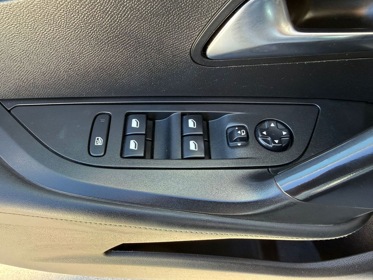 Peugeot 2008 Allure BlueHDI 81kW (110CV) - Foto 2