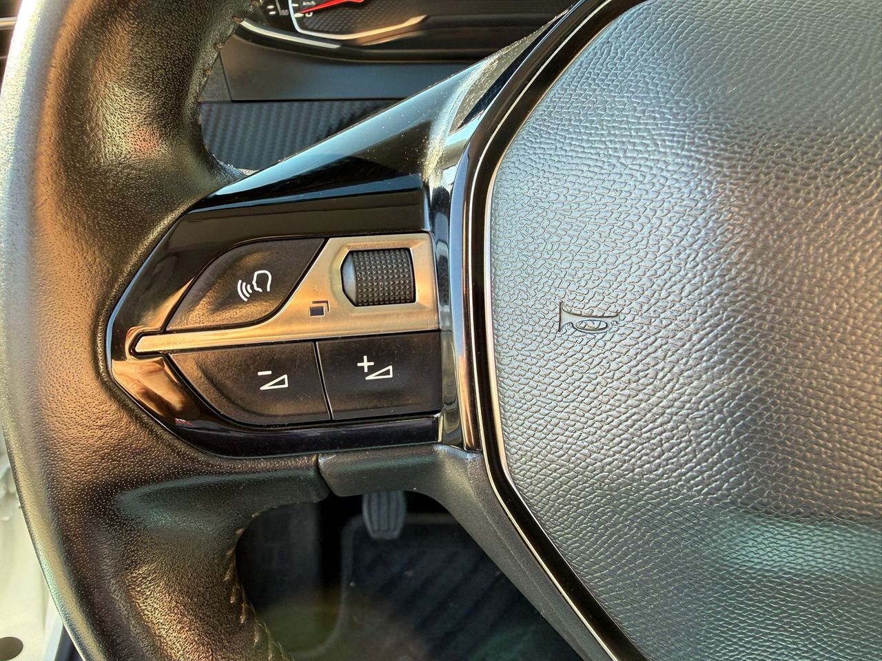 Peugeot 2008 Allure BlueHDI 81kW (110CV) - Foto 2