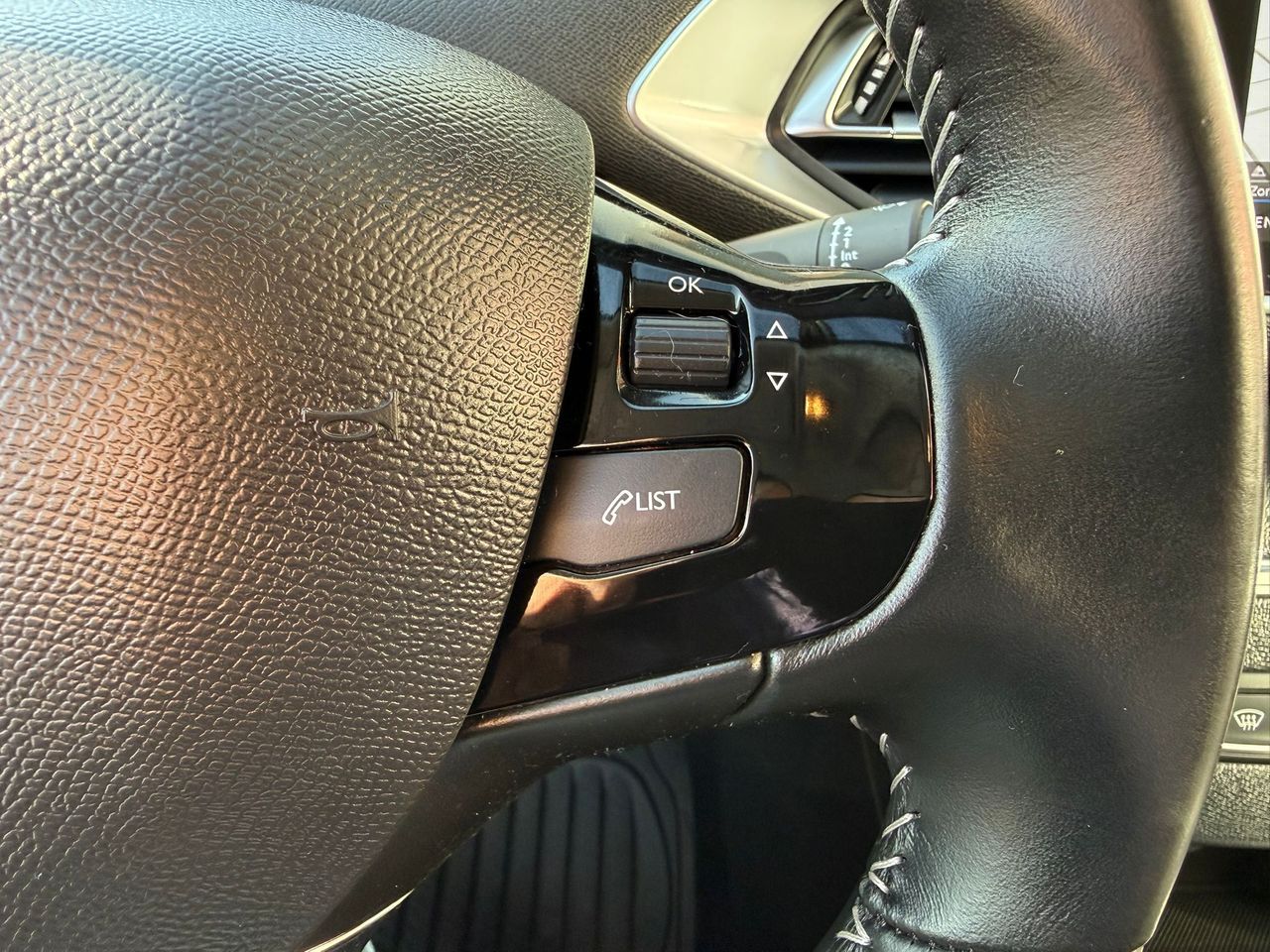 Peugeot 308 5p Style PureTech 130 S&S 6 Vel. MAN - Foto 2