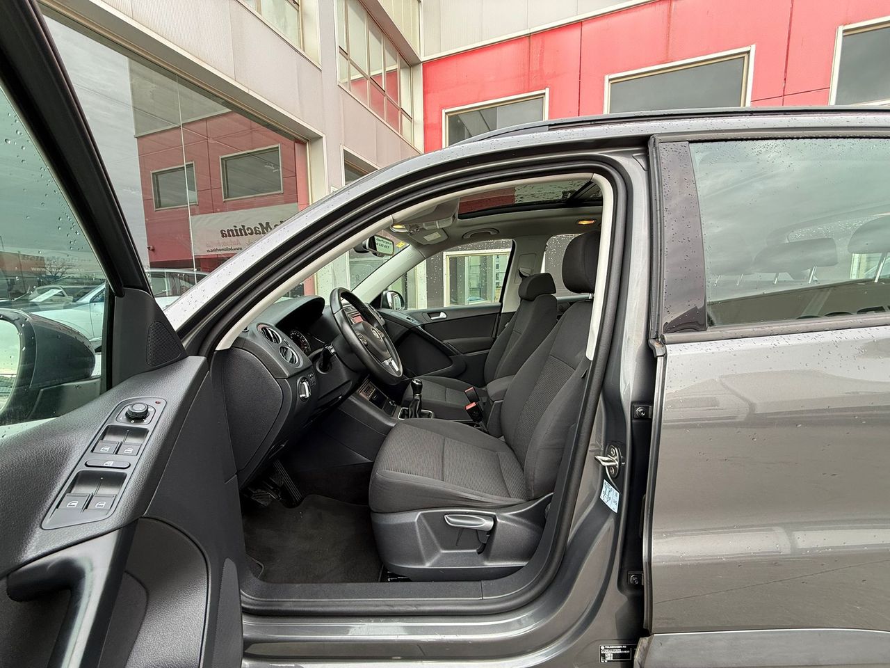 Volkswagen Tiguan R-Line 2.0 TDI 110CV BMT 4x2 - Foto 2