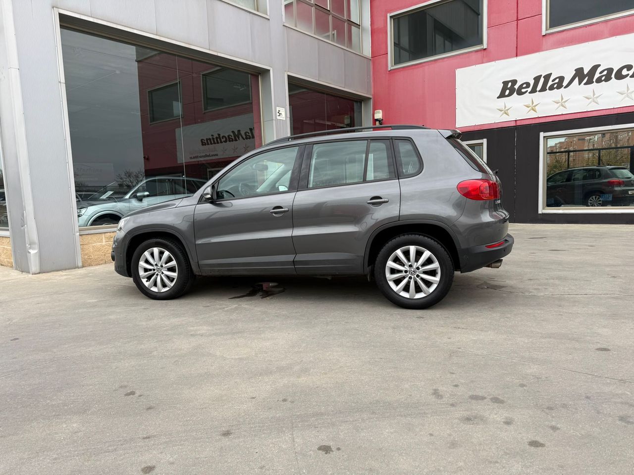 Volkswagen Tiguan R-Line 2.0 TDI 110CV BMT 4x2 - Foto 2
