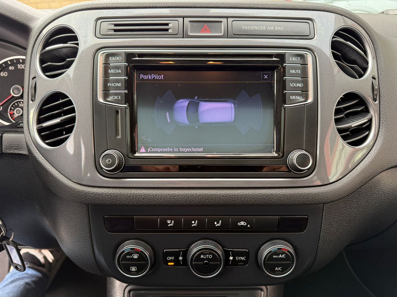 Volkswagen Tiguan R-Line 2.0 TDI 110CV BMT 4x2 - Foto 2