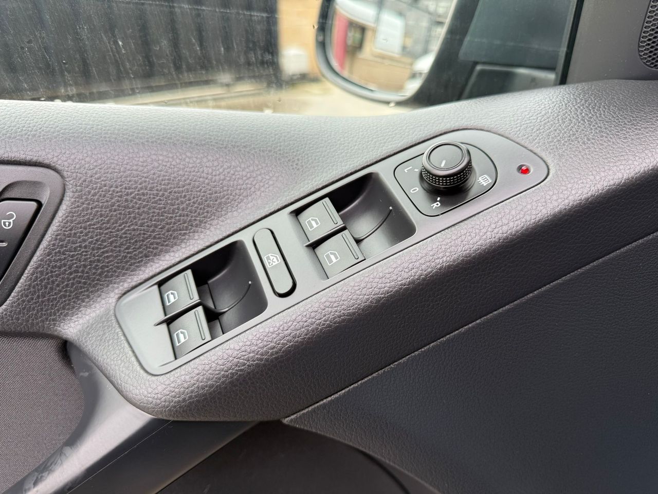 Volkswagen Tiguan R-Line 2.0 TDI 110CV BMT 4x2 - Foto 2