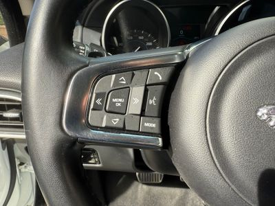 Jaguar XE 2.0D I4 132kW(180CV) RWD AT R-Dynamic SE