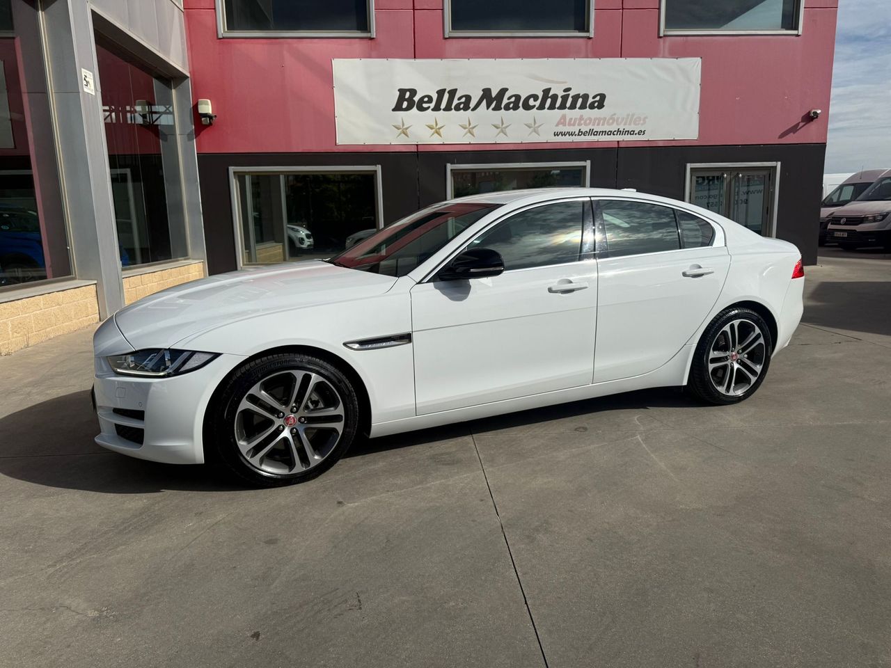 Jaguar XE 2.0D I4 132kW(180CV) RWD AT R-Dynamic SE - Foto 2
