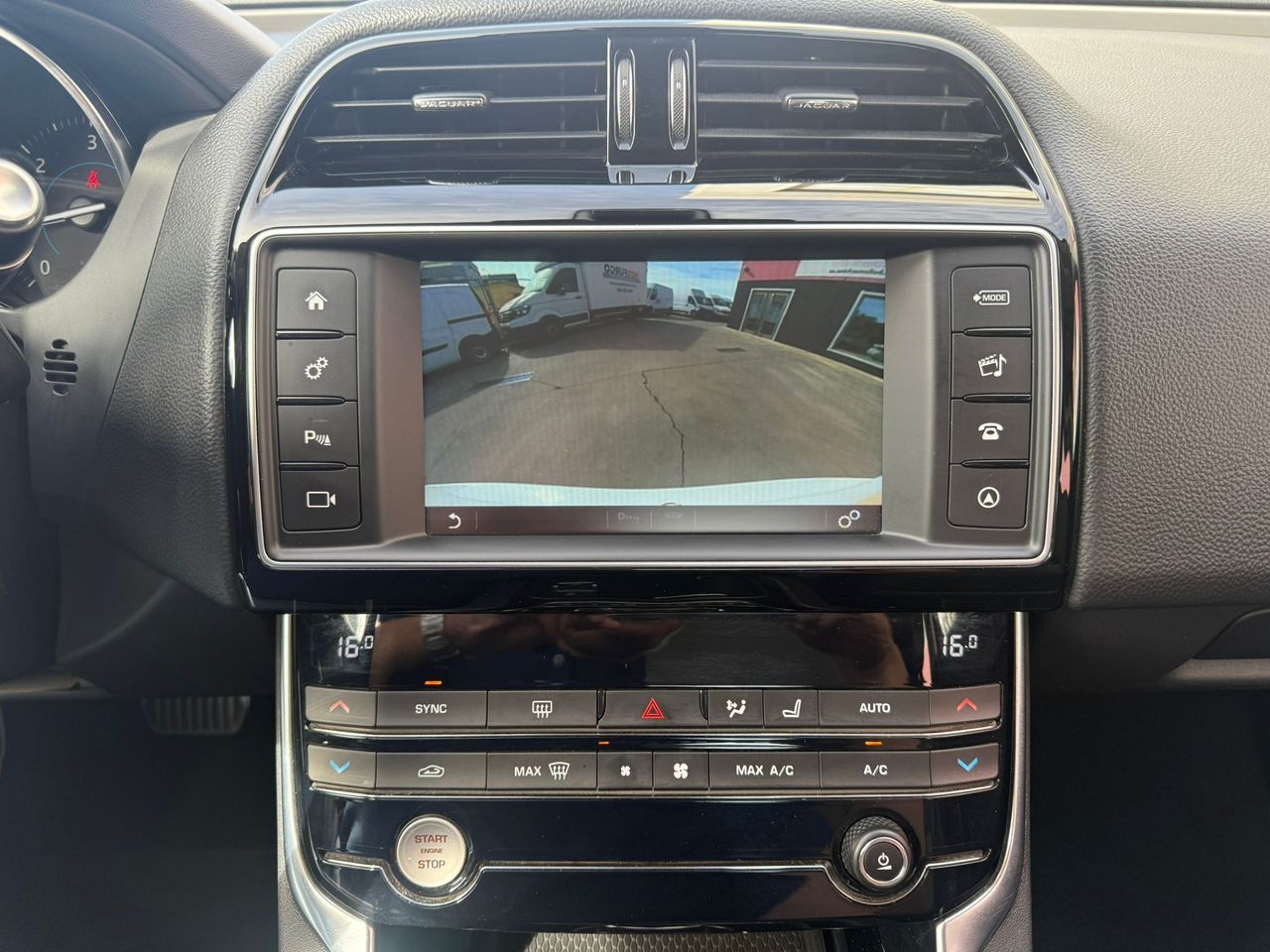 Jaguar XE 2.0D I4 132kW(180CV) RWD AT R-Dynamic SE - Foto 2