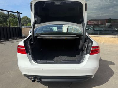 Jaguar XE 2.0D I4 132kW(180CV) RWD AT R-Dynamic SE