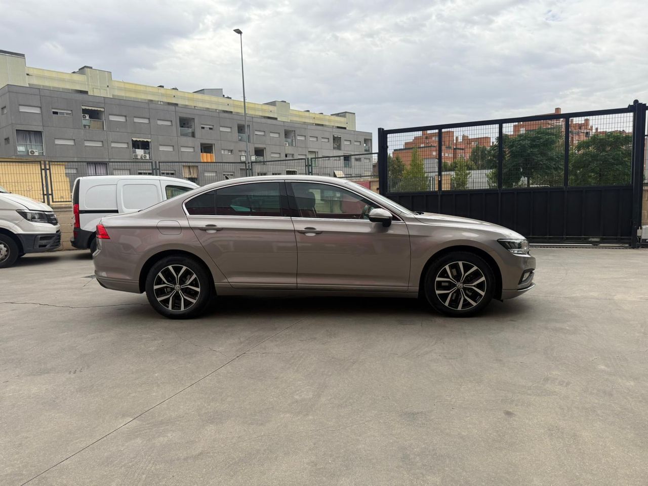 Volkswagen Passat Executive 2.0 TDI 110kW (150CV) - Foto 2