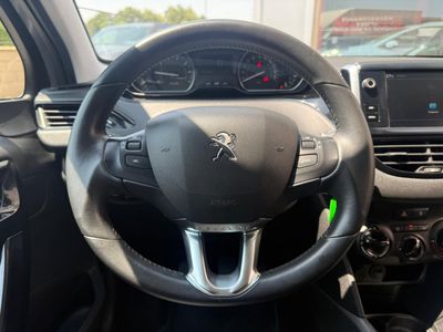 Peugeot 208 5P Signature 1.2L PureTech 60KW (82CV)