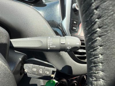 Peugeot 208 5P Signature 1.2L PureTech 60KW (82CV)