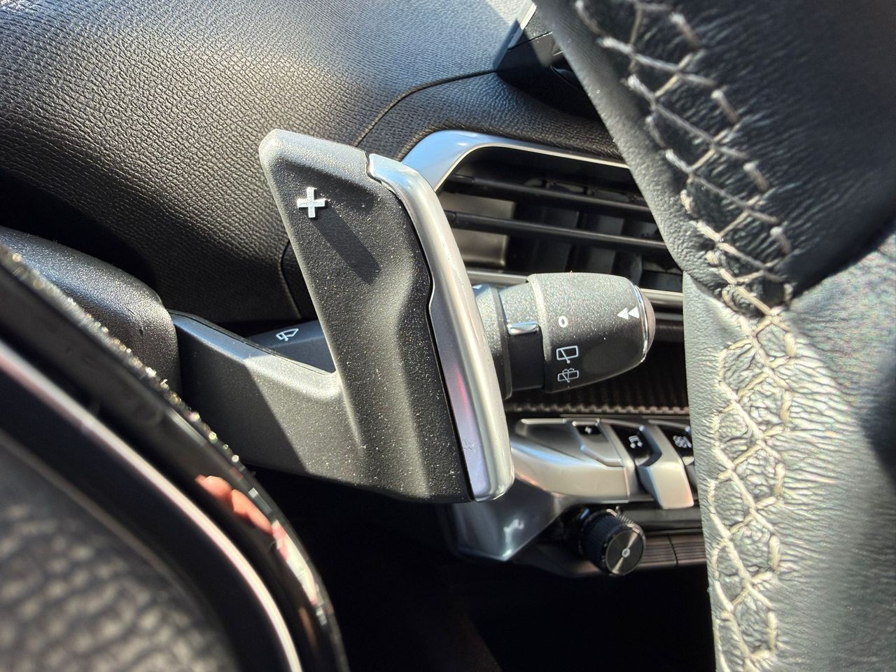 Peugeot 3008 Hybrid 225 e-EAT8 Allure - Foto 2