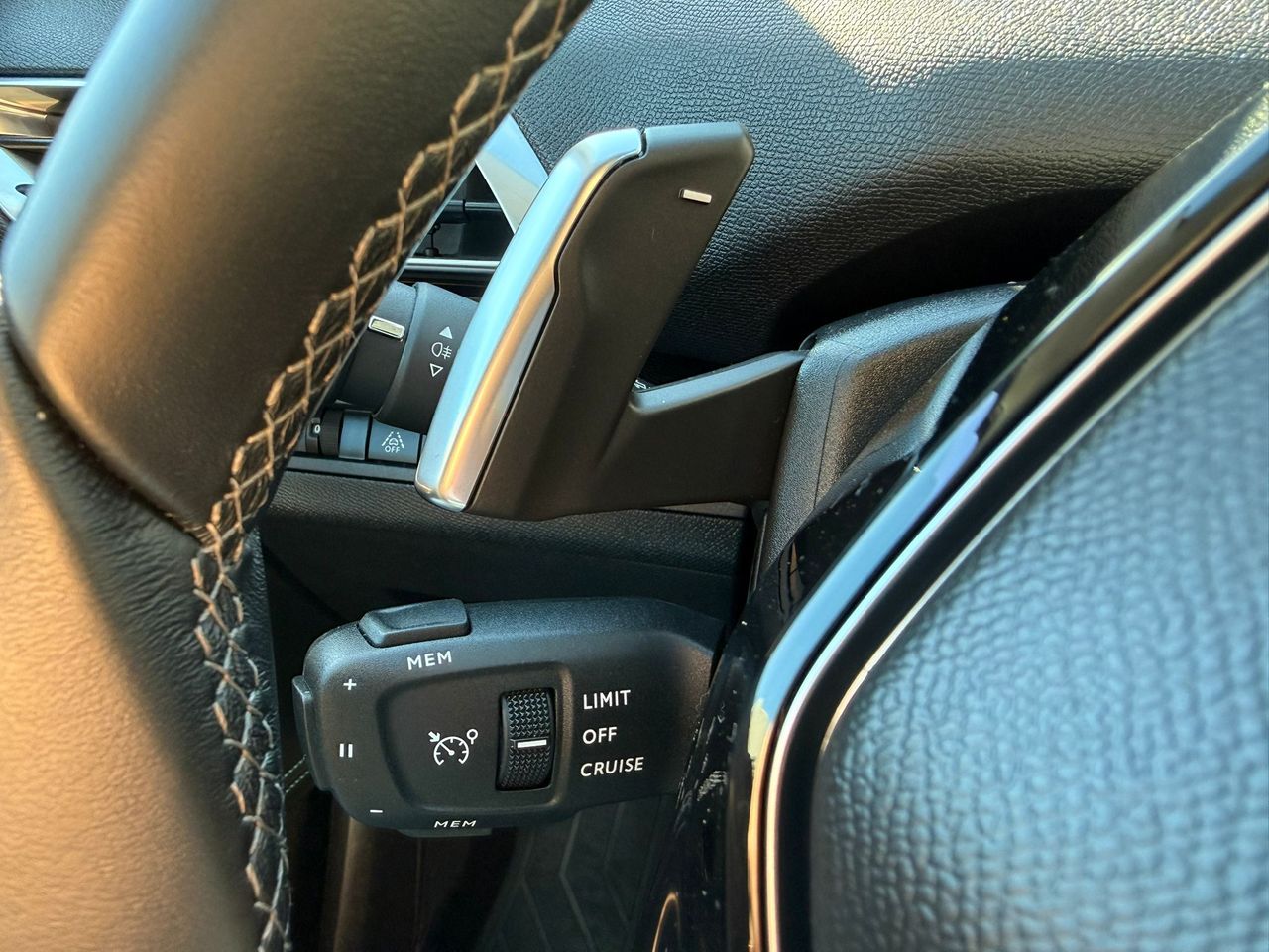 Peugeot 3008 Hybrid 225 e-EAT8 Allure - Foto 2