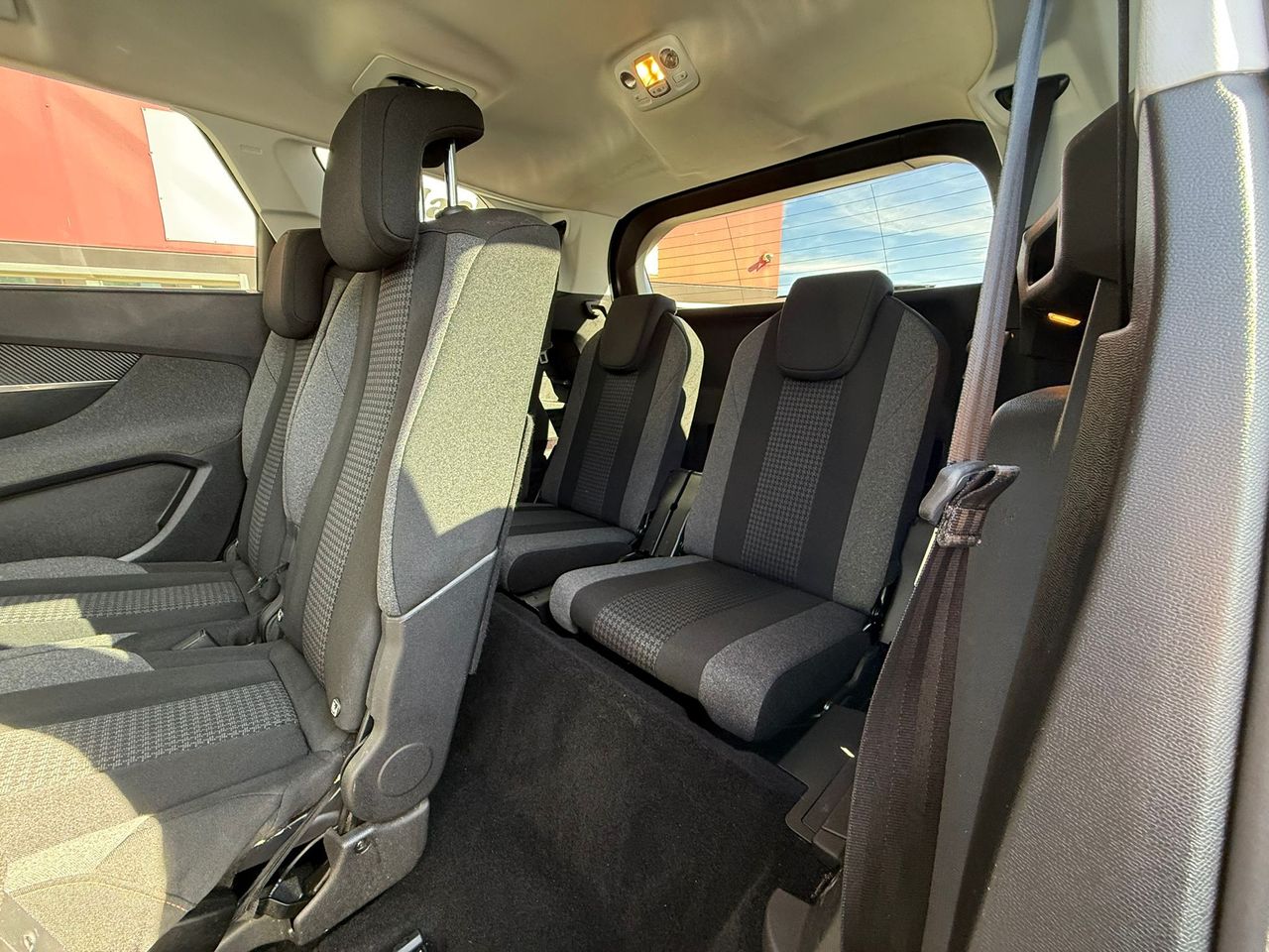 Peugeot 5008 1.5 BlueHDi 96kW (130CV) S&S Allure EAT8 - Foto 2