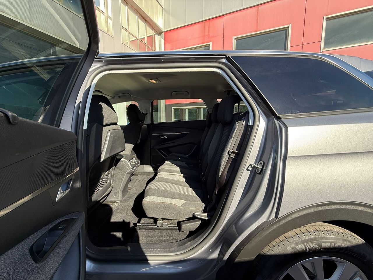 Peugeot 5008 1.5 BlueHDi 96kW (130CV) S&S Allure EAT8 - Foto 2