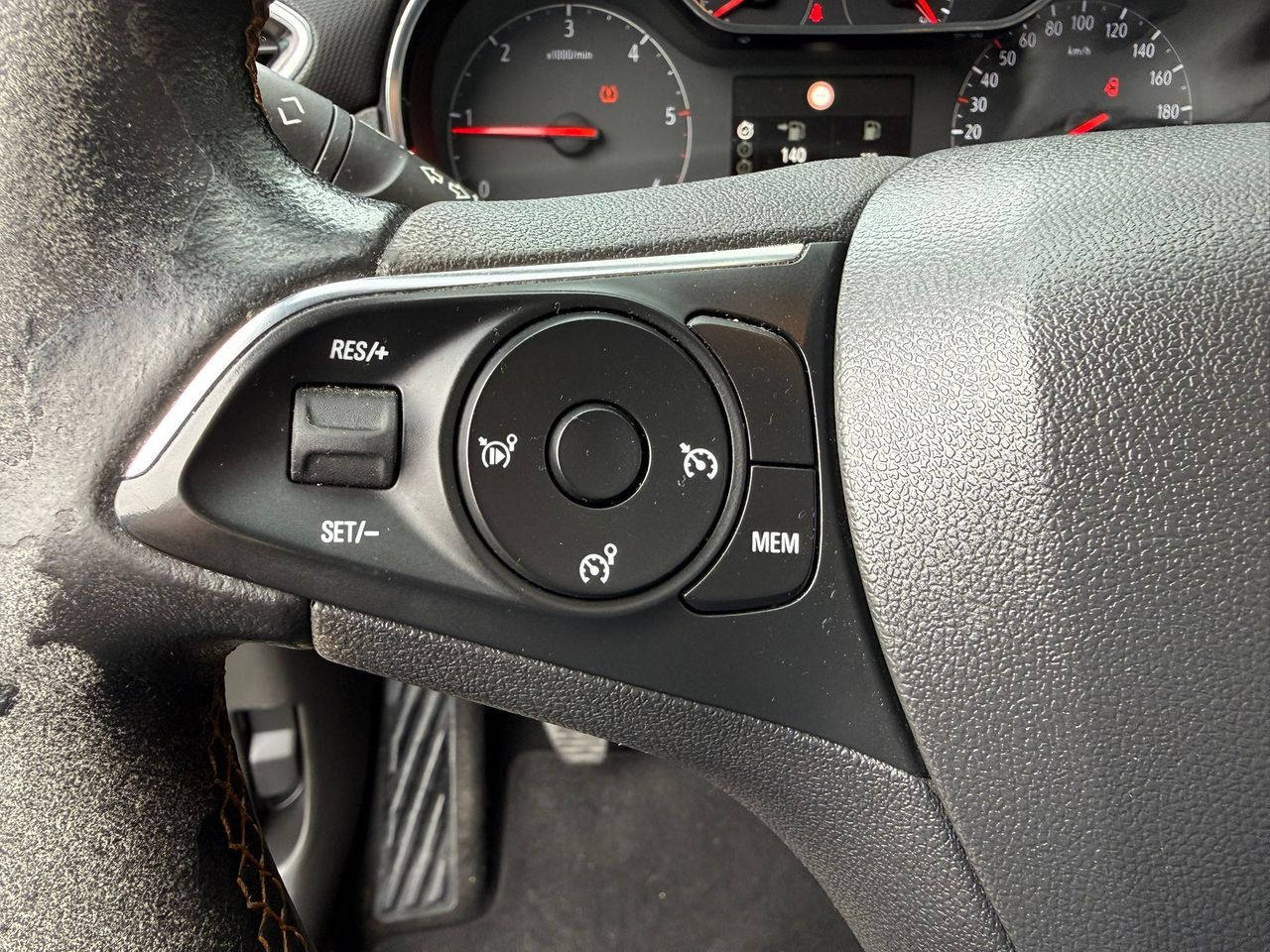 Opel Crossland X 1.5D 75kW Design Line 120 Aniversar. S/S - Foto 2