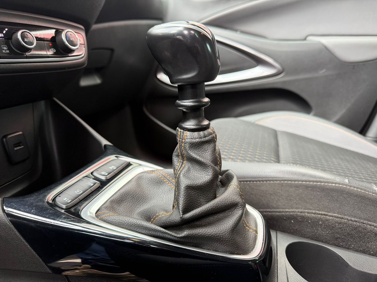 Opel Crossland X 1.5D 75kW Design Line 120 Aniversar. S/S - Foto 2