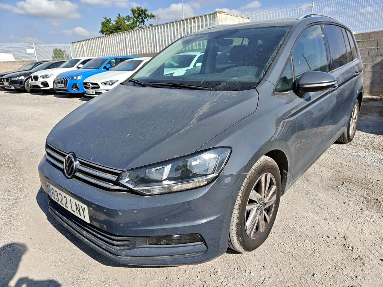 Foto volkswagen touran 2021 /