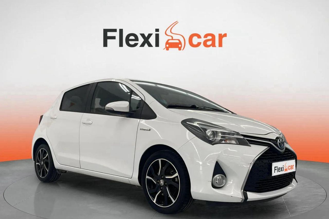 Sillas modernas amarillo blanco  de segunda mano - Toyota Yaris 1.5 Hybrid Active