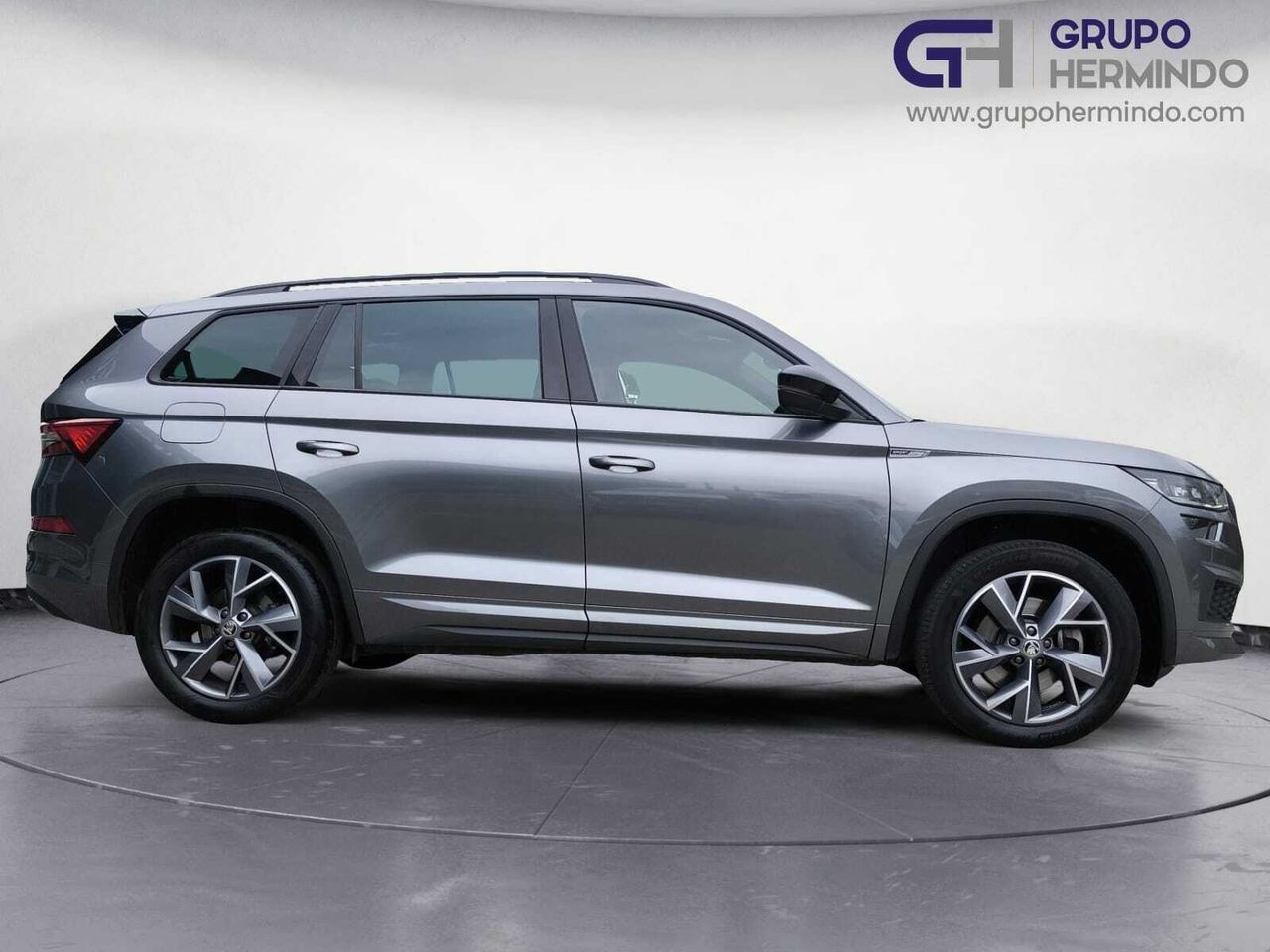 Skoda Kodiaq 2.0 TDI 150 CV DSG 4X2 SPORTLINE + PACK CONFORT 7 PLAZAS+BOLA REMOLQUE  - Foto 2