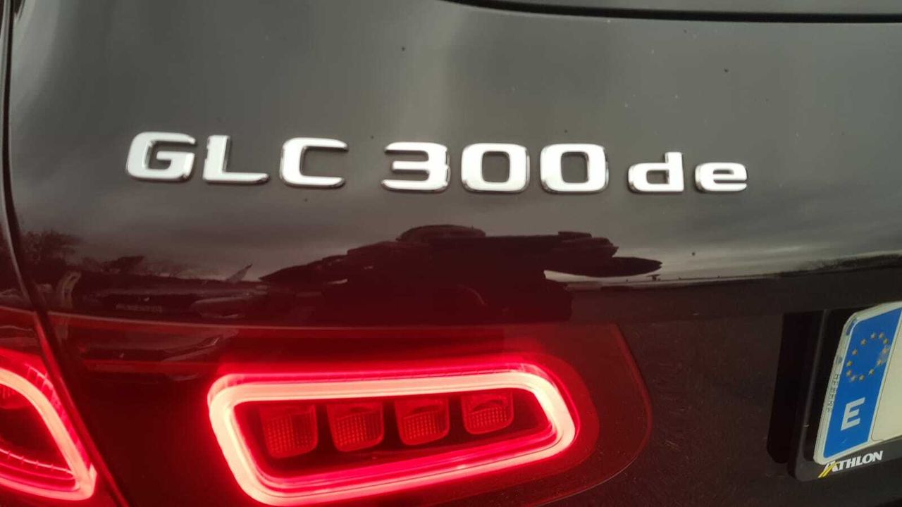 Mercedes Clase GLC 300 de 4 MATIC AMG LINE+PAQUETE VENTAJAS  - Foto 2