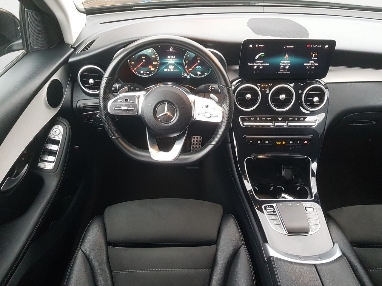 Mercedes Clase GLC 300 de 4 MATIC AMG LINE+PAQUETE VENTAJAS  - Foto 2