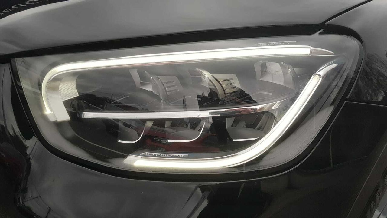 Mercedes Clase GLC 300 de 4 MATIC AMG LINE+PAQUETE VENTAJAS  - Foto 2