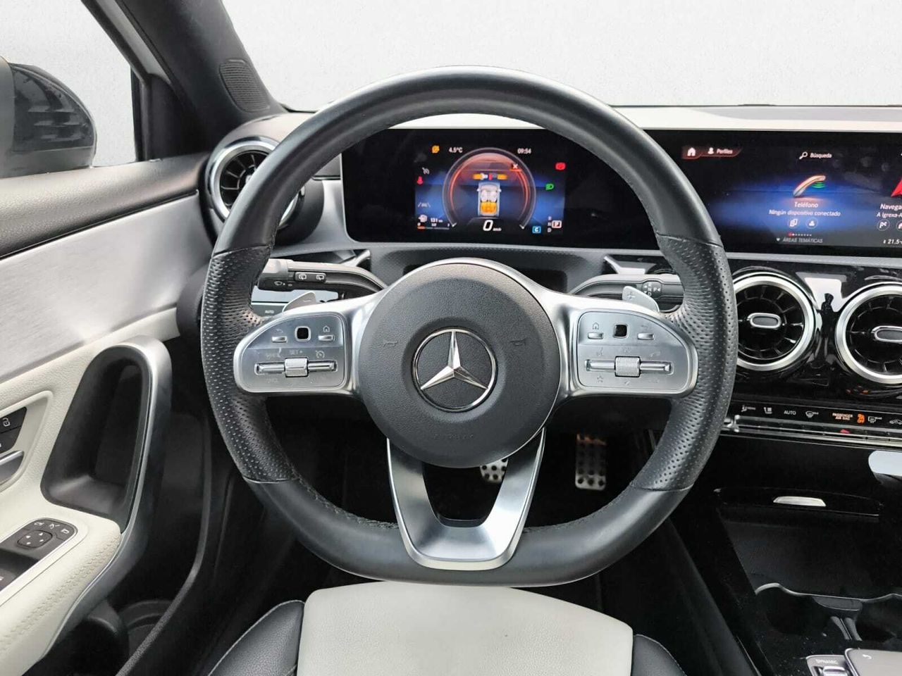 Mercedes Clase A 200 D AMG LINE  - Foto 2