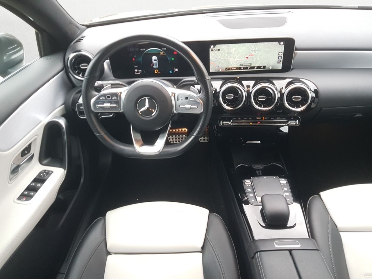 Mercedes Clase A 200 D AMG LINE + PAQ ADVANTAGE+ SMARTPHONE INT  - Foto 2