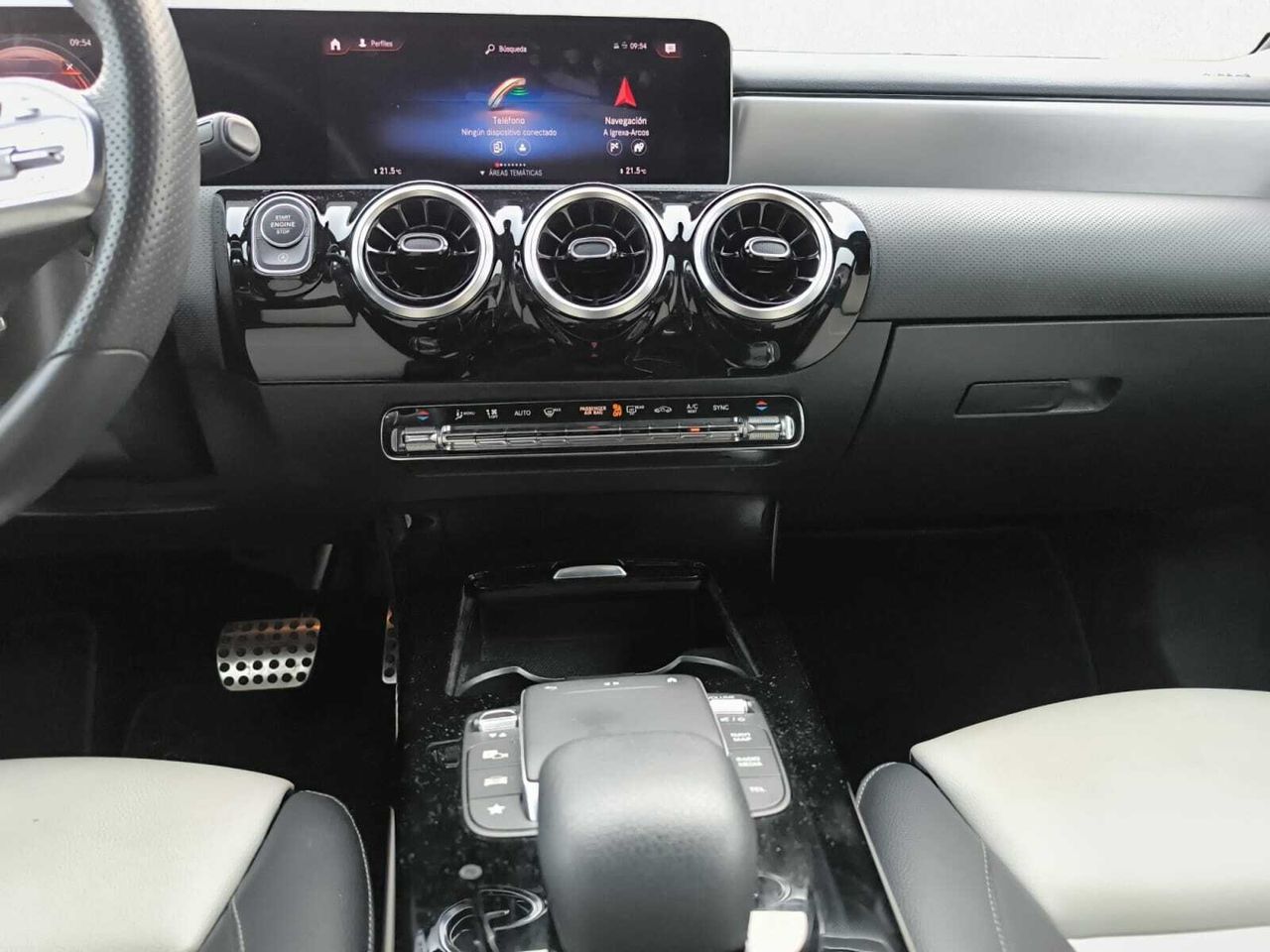 Mercedes Clase A 200 D AMG LINE + PAQ ADVANTAGE+ SMARTPHONE INT  - Foto 2