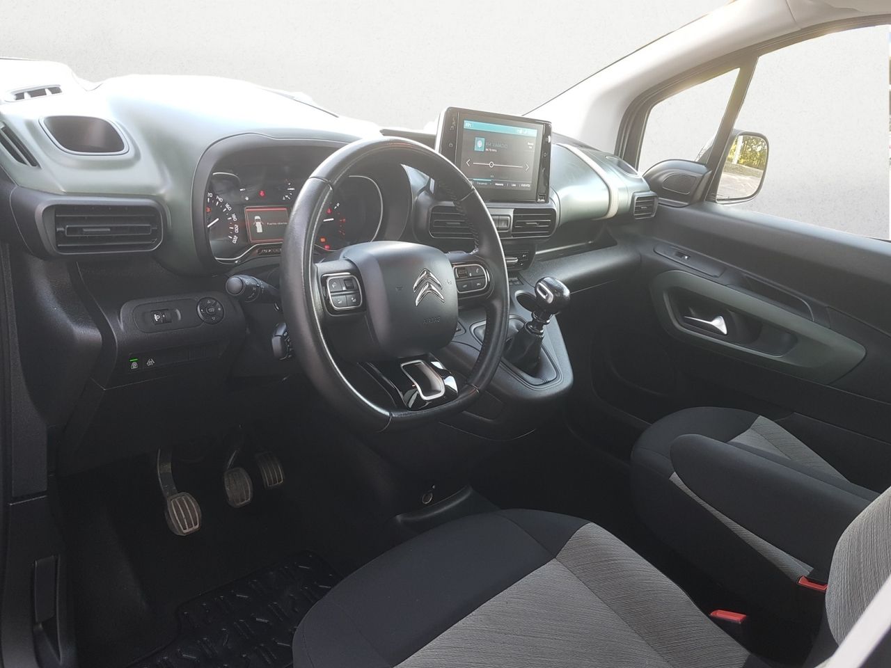 Citroën Berlingo TALLA M BLUE HDI 130 CV SHINE + TECHO PANORAMICO  - Foto 2