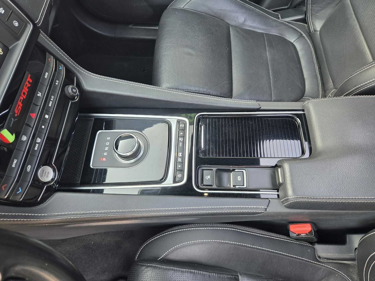 Jaguar F-Pace 2.0 L ID4 SPORT AWD AUTO 240 CV  - Foto 2