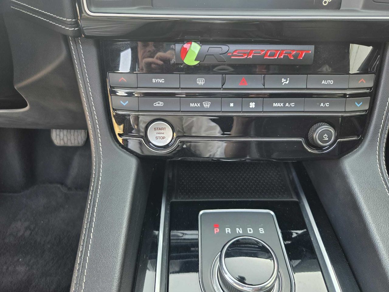 Jaguar F-Pace 2.0 L ID4 SPORT AWD AUTO 240 CV  - Foto 2